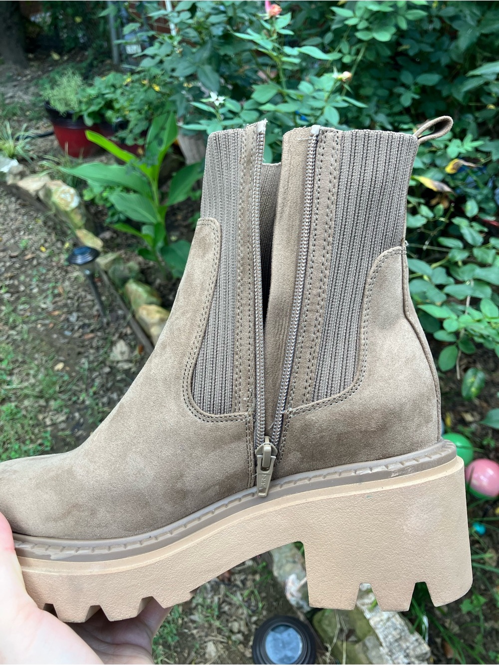 Universal Thread Kyrie Tan Lug Sole Chelsea Boots Size 9 Memory Foam - Picture 9 of 14